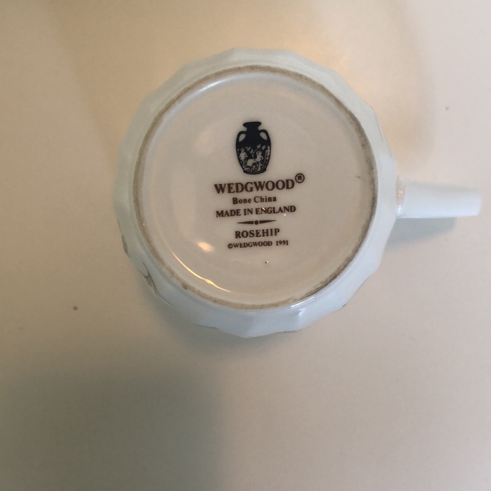 Wedgwood Rosehip mug - Picture 4 of 4